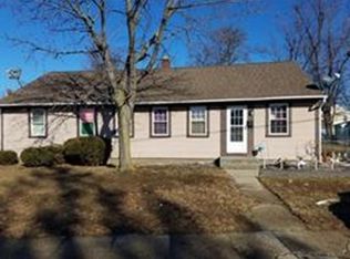 16 Farragut St, Springfield, MA 01104