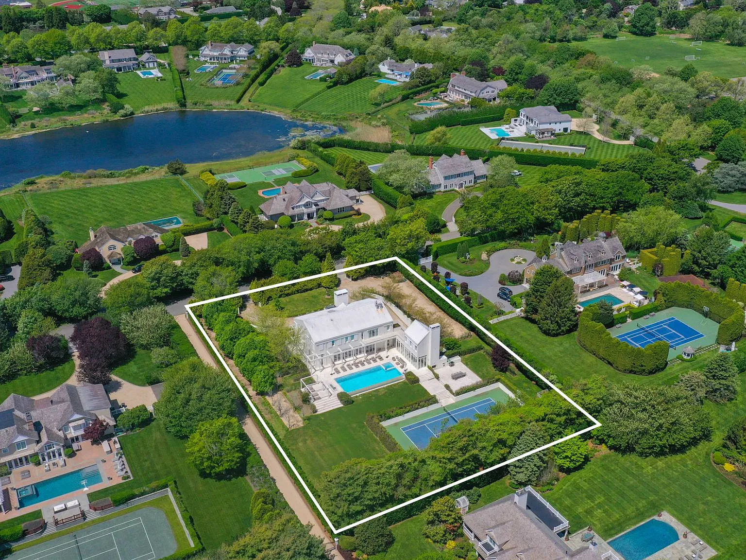 Southampton Village 10-Bedroom Estate with Tennis & Heated Pool — Photo 1