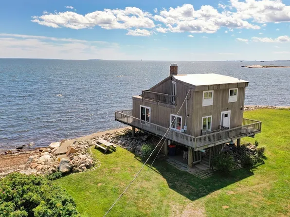 10 Wilburs Point Dr, Fairhaven, MA 02719