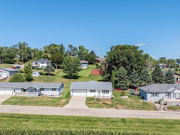3rd image of 305 1st Ave