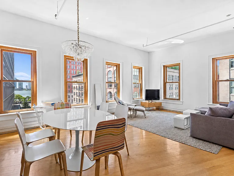 19 Hubert St #5 — Photo 1