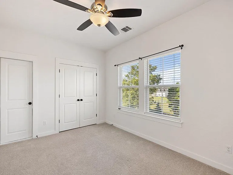 1102 Twain St — Photo 24