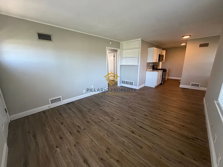 2220 E 46th St — Photo 2