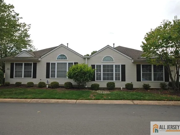 284 Mockingbird Dr, Monroe Township, NJ 08831