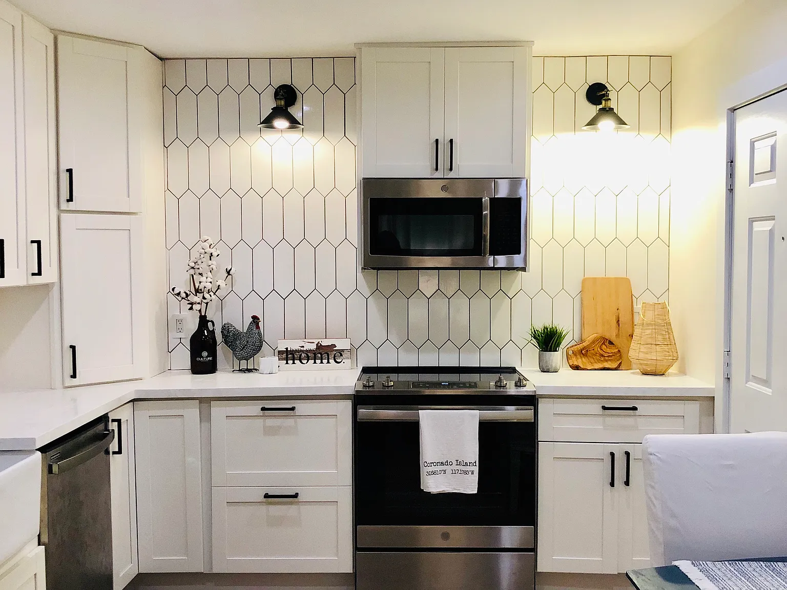 2 bed, 820 sqft, $2,200 — Photo 2