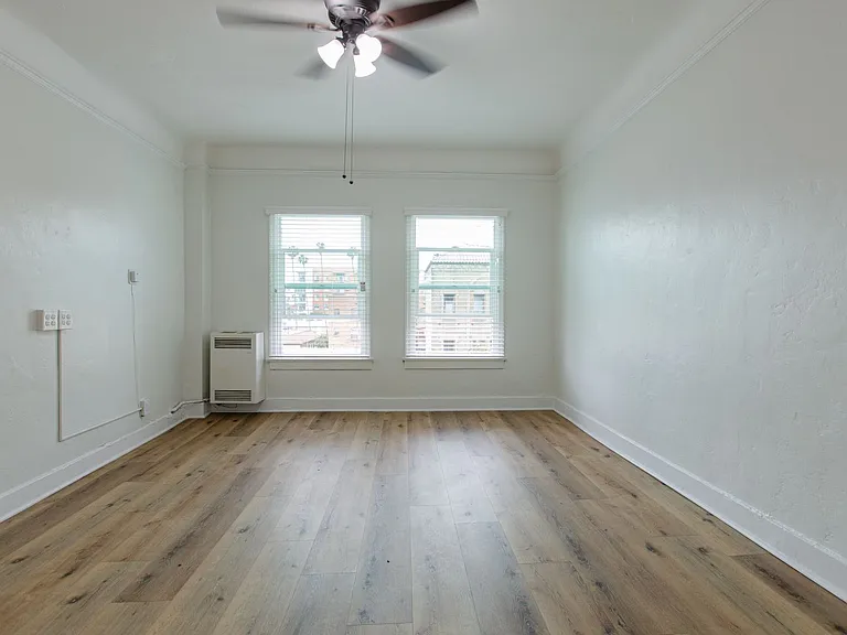 Catalina Apartments — Photo 14