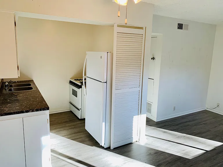 709 W Grand Canyon Ave — Photo 5
