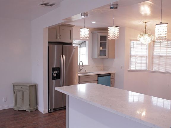 3rd image of 1121 N Reese Pl