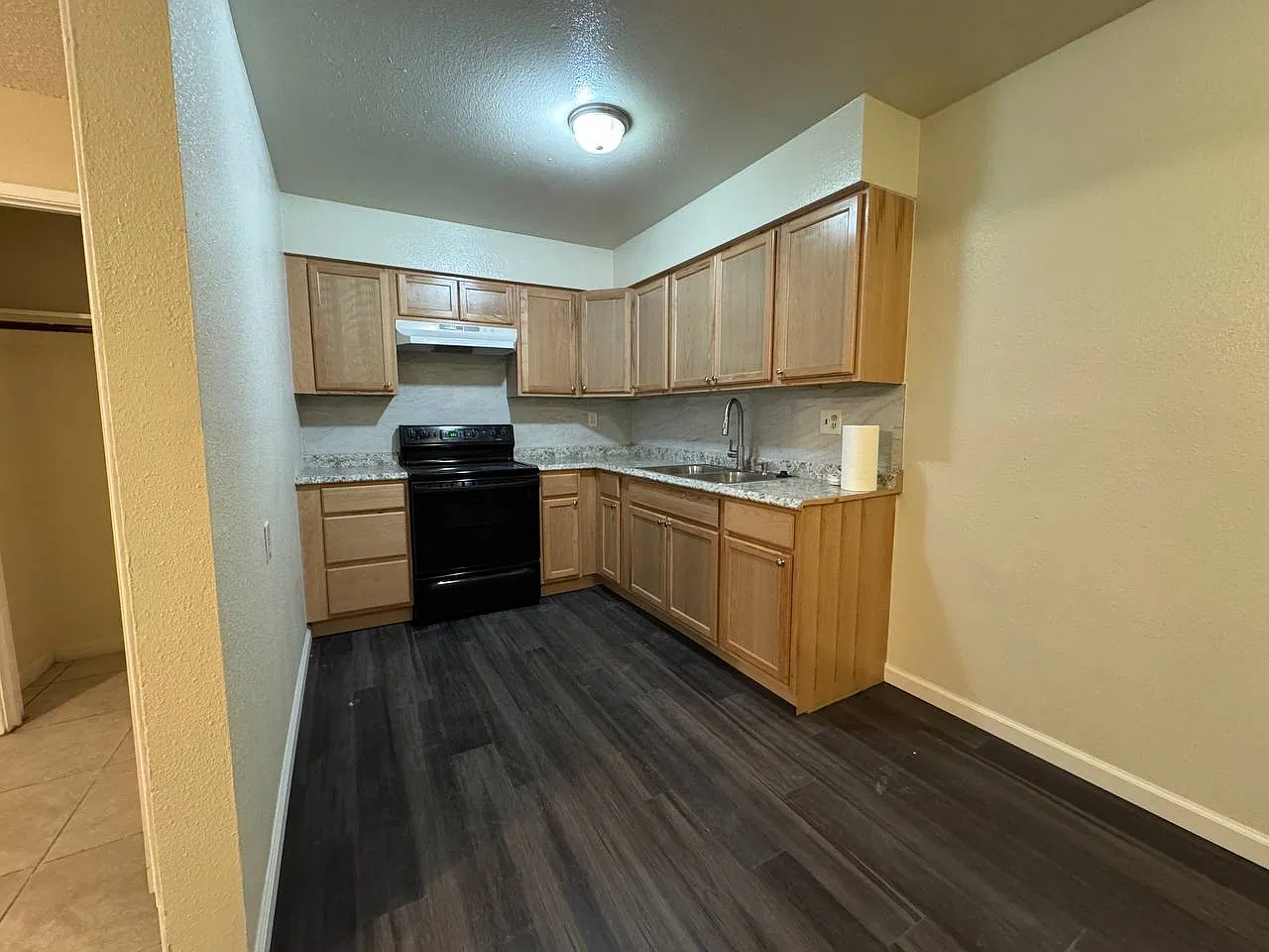 2 bed, 900 sqft, $1,900 — Photo 3