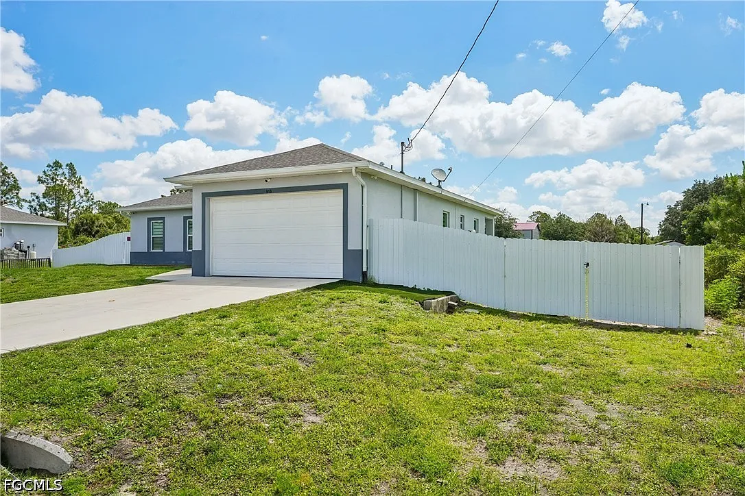 3 bed, 2.0 bath, 1621 sqft, $2,700 — Photo 2