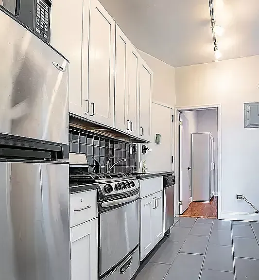 516 E 11th St #5B — Photo 6