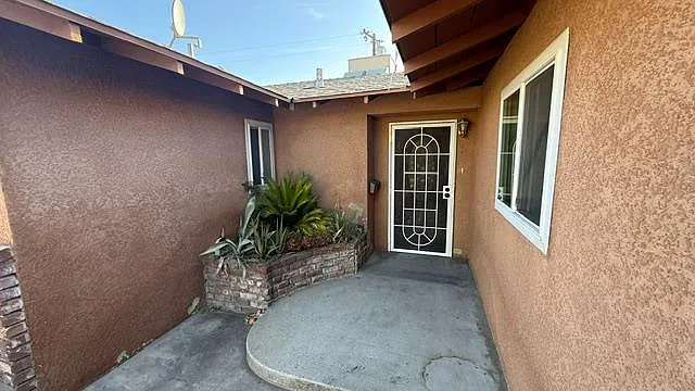 3 bed, 1320 sqft, $2,100 — Photo 3