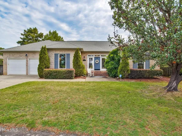 1231 Greenbriar Place, Vass, NC 28394