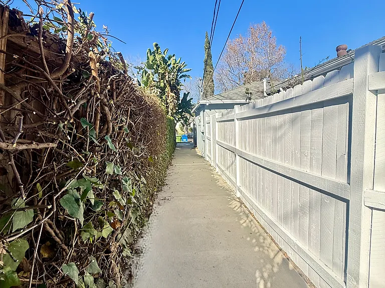 18002 Collins St — Photo 12