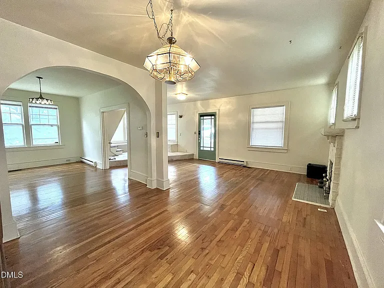 318 W Franklin St — Photo 5