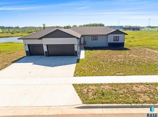 823 Harter Dr, Madison, SD 57042