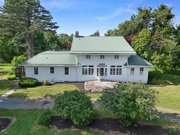 2nd image of 211 Lake Rd