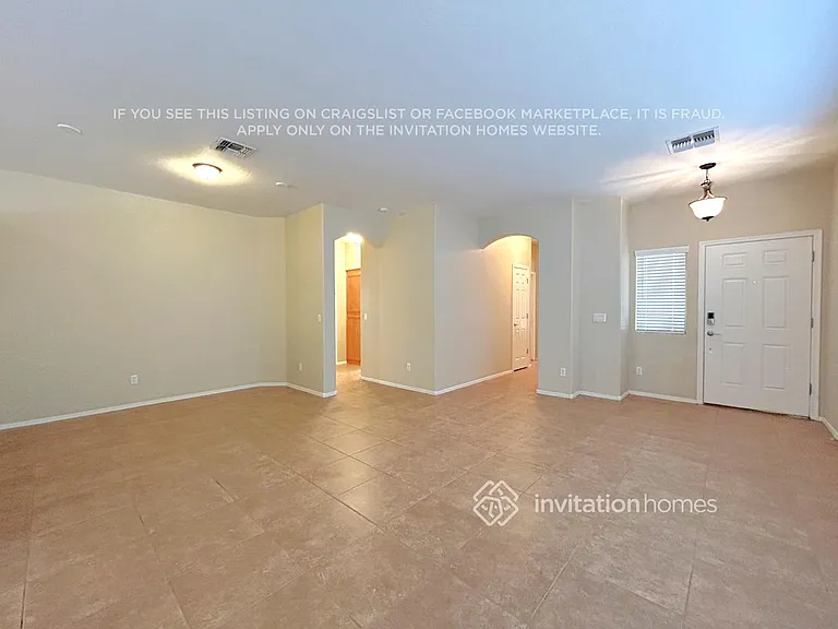 10209 W Parkway Dr — Photo 2