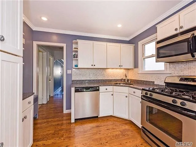 139 Hewlett Ave #1 — Photo 5