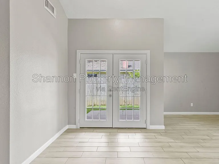 3110 Oak Rock Cir — Photo 16