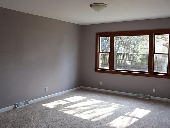 5th image of 113 S Benton St