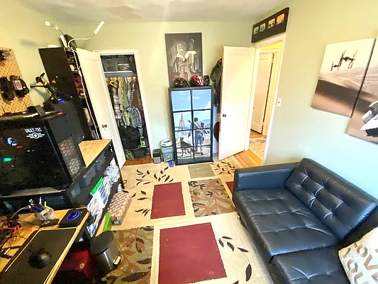 Sold by Winzone Realty Inc | media 18