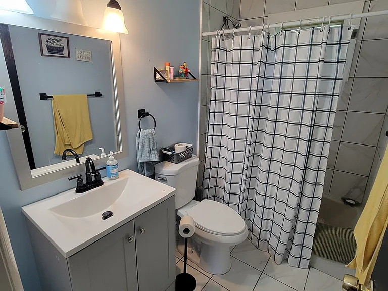 17-19 Henry St #17 — Photo 8