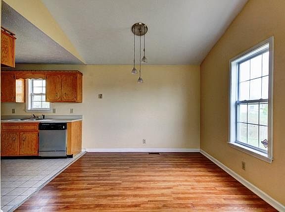 5th image of 1042 Bush Ave