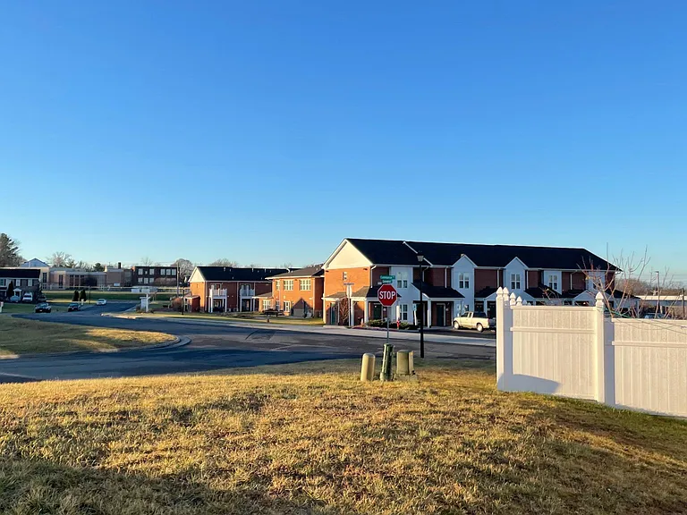 116 Commerce Dr — Photo 33