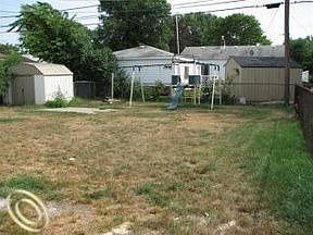 4th image of 33451 Kathryn St