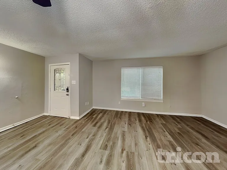 1210 Green Hill Dr — Photo 3