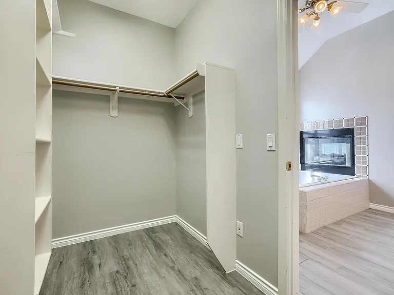 9904 Mariah Cv — Photo 18