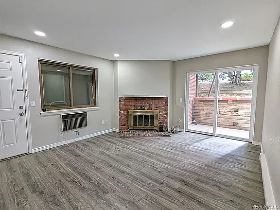 2 bed, 982 sqft, $1,800 — Photo 1