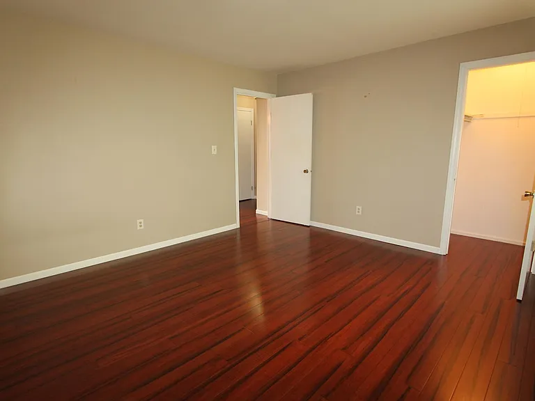 579 Churchill Dr — Photo 11