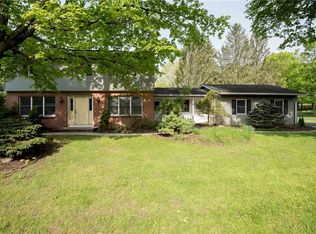 100 Willowcrest Dr, Elbridge, NY 13060