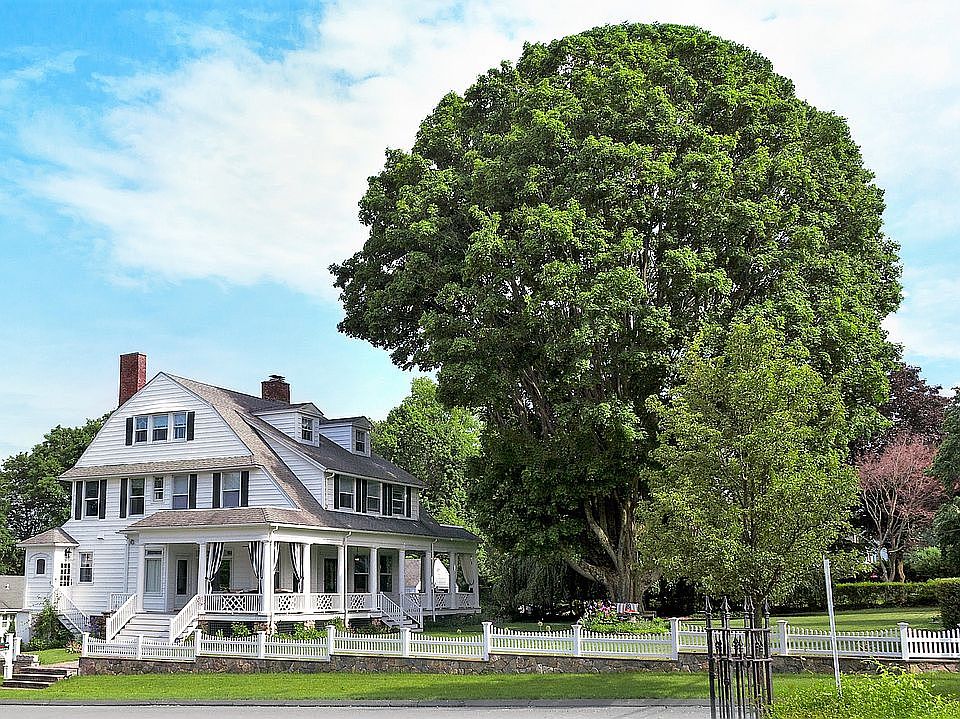 1st image of 137 Hubbard Ave