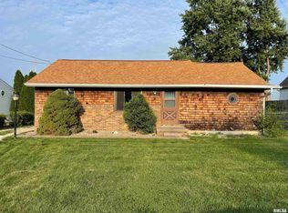 210 Robert St, East Peoria, IL 61611