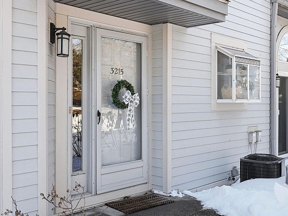 2nd image of 3215 Park Pl