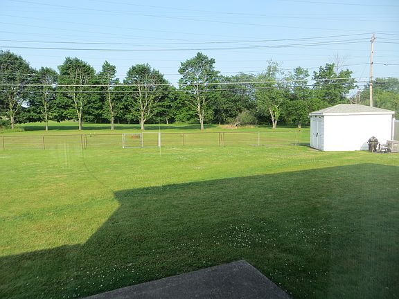 5th image of 10 Lorna Lane Ct