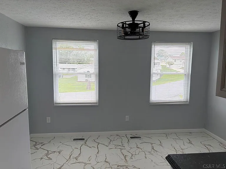219 Marietta Dr — Photo 4