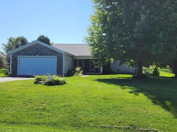 3999 Adam Dr, Wonder Lake, IL 60097