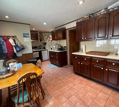 2nd image of 289 Webster St #2