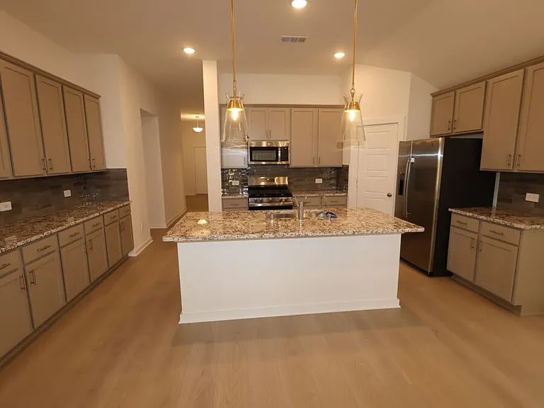 Pin Cherry Leaf Dr — Photo 8