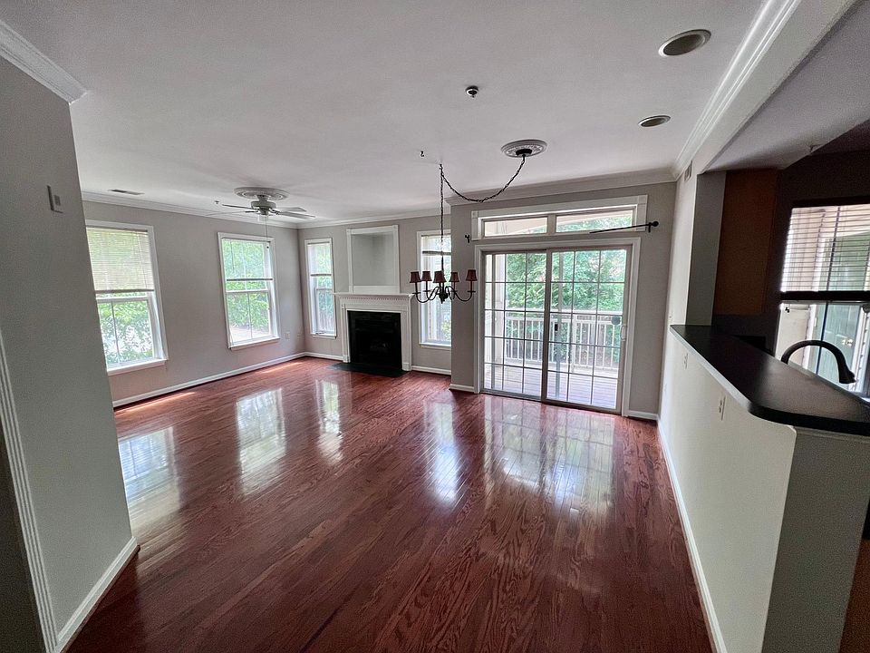 1st image of 5116 Donovan Dr APT 207