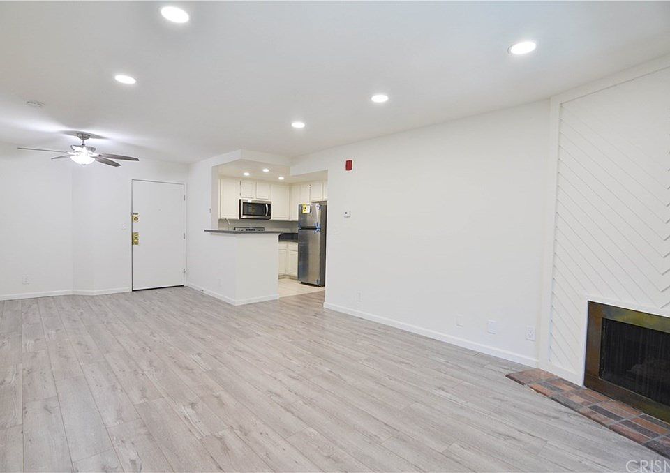 1st image of 22100 Burbank Blvd Unit 339D