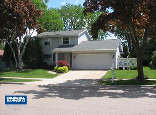 421 Bonnie Ln, Combined Locks, WI 54113