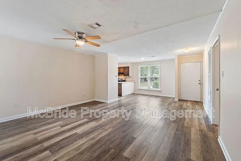 3 bed, 1.5 bath, 1201 sqft, $1,250 — Photo 4