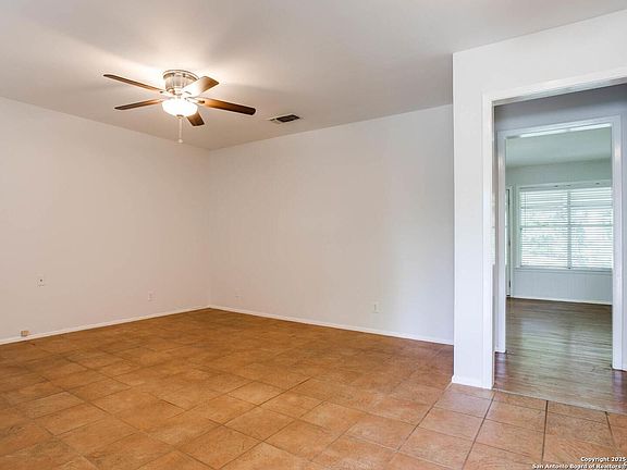 5th image of 3011 SIR PHILLIP DR