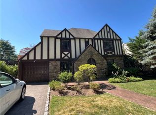 112 Rocky Wood Rd, Manhasset, NY 11030