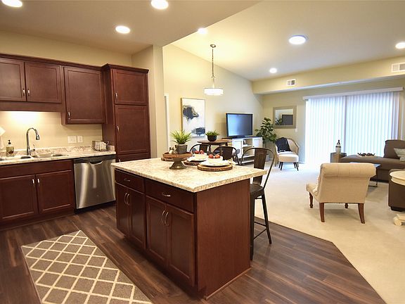 5th image of 1427 34th Ave SW #210